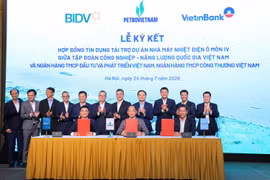 Lễ ký kết hợp đồng tín dụng tài trợ Dự án Nhà máy Nhiệt điện Ô Môn IV với tổng giá trị 7.300 tỷ đồng. (Ảnh: Vietnam+)