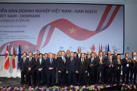 Tổng Bí thư, Chủ tịch nước Tô Lâm, Nhà Vua Đan Mạch Frederik X cùng các doanh nghiệp tiêu biểu Việt Nam-Đan Mạch. (Ảnh: CTV)