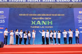 Các đại biểu tại buổi Lễ phát động "Toàn dân tiết kiệm năng lượng hưởng ứng Giờ Trái đất năm 2025." (Ảnh: Đức Duy/Vietnam+)