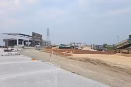 Một trạm dừng nghỉ đang được thi công. (Ảnh: PV/Vietnam+)