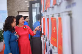 Chính quyền phường Vĩnh Tuy hướng đến người dân để phục vụ tốt hơn. (Ảnh: Xuân Quảng/Vietnam+)