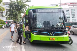 Xe buýt điện của Hà Nội (Ảnh: PV/Vietnam+)