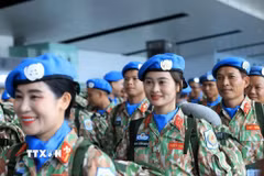 Niềm vui và tự hào của chiến sỹ Đội Công binh số 4 khi lên đường thực hiện nhiệm vụ gìn giữ hoà bình. (Ảnh: Tuấn Anh/TTXVN)