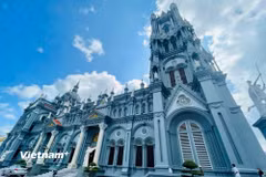 Điểm nổi bật nhất của Nhà thờ Bác Trạch là phong cách kiến trúc Gothic châu Âu. (Ảnh: Khánh Vân/Vietnam+)
