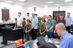 Các bị cáo tại phiên tòa. (Ảnh: Kim Anh/TTXVN)