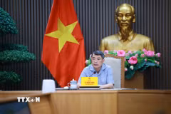 Thủ tướng Lê Minh Hưng chủ trì họp tháo gỡ khó khăn, vướng mắc, đẩy nhanh tiến độ các dự án giao thông trọng điểm. (Ảnh: Dương Giang/TTXVN)