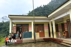 Học sinh ở Điểm trường Trà Tá, Trường Tiểu học cơ sở xã Thạch Lâm, tỉnh Cao Bằng. (Ảnh: Chu Hiệu/TTXVN)