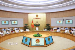 Thủ tướng Lê Minh Hưng chủ trì Phiên họp Chính phủ chuyên đề về xây dựng pháp luật (phiên thứ hai) tháng 8 năm 2026. (Ảnh: Dương Giang/TTXVN)