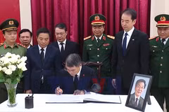 Thủ tướng Lê Minh Hưng viếng nguyên Thủ tướng Quốc vụ viện Trung Quốc