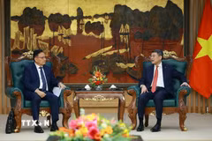 Thủ tướng Lê Minh Hưng tiếp Phó Thủ tướng, Bộ trưởng Tài chính Lào Santiphab Phomvihane. (Ảnh: Dương Giang/TTXVN)