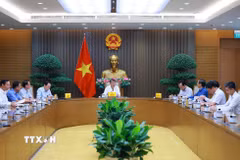Thủ tướng Lê Minh Hưng chủ trì cuộc họp với lãnh đạo Bộ Giáo dục và Đào tạo và các bộ, ngành về phát triển giáo dục và đào tạo. (Ảnh: Dương Giang/TTXVN)