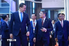 Thủ tướng Lê Minh Hưng và Giám đốc điều hành Diễn đàn Kinh tế Thế giới (WEF) Stephan Mergenthaler tham dự Diễn đàn Kinh tế Mùa thu 2026 (AEF 2026). (Ảnh: Dương Giang/TTXVN)