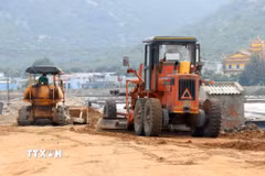 Dự án khu công nghiệp Phước Nam (xã Cà Ná) đang chuyển động thi công. (Ảnh: Công Thử/TTXVN)
