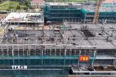 Dự án Nhà ở xã hội Công đoàn trên địa bàn xã Giao Long, tỉnh Vĩnh Long đang được thi công. (Ảnh: Phúc Sơn/TTXVN)