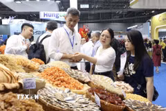 Doanh nghiệp giới thiệu sản phẩm tại Vietfish 2026. (Ảnh: Xuân Anh/TTXVN)