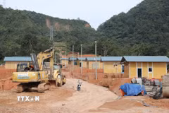 Hiện tại đã có 15 hộ dân bản Pa Cheo đã được bàn giao đất, dựng nhà trên khu tái định cư. (Ảnh: Quý Trung/TTXVN)