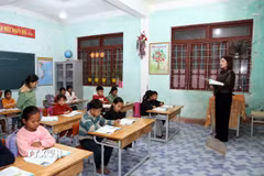 Các dự án đầu tư tập trung cải thiện điều kiện chăm sóc, dinh dưỡng trẻ em. (Ảnh minh họa: Tá Chuyên/TTXVN)