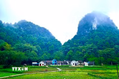 Những bản làng xinh đẹp mang đậm nét văn hóa nằm trong vùng Công viên địa chất toàn cầu UNESCO Non nước Cao Bằng. (Ảnh: TTXVN phát)