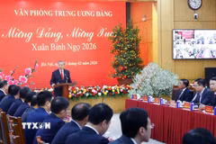 Tổng Bí thư Tô Lâm chúc Tết cán bộ, công chức, viên chức, người lao động Văn phòng Trung ương Đảng. (Ảnh: Thống Nhất/TTXVN)