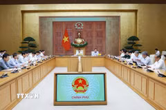 Thủ tướng Lê Minh Hưng chủ trì cuộc họp về dự án Luật sửa đổi, bổ sung một số điều của Luật Đấu thầu; Luật Đầu tư; Luật Phát triển doanh nghiệp nhỏ và vừa. (Ảnh: Dương Giang/TTXVN)