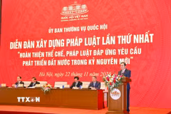 Chủ tịch Quốc hội Trần Thanh Mẫn phát biểu khai mạc và chỉ đạo Diễn đàn xây dựng pháp luật lần thứ nhất với chủ đề “Hoàn thiện thể chế, pháp luật đáp ứng yêu cầu phát triển đất nước trong kỷ nguyên mới.” (Ảnh: Doãn Tấn/TTXVN)