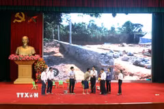 Một tiết mục thi tìm hiểu pháp luật. (Nguồn: TTXVN)