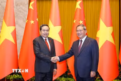 Chủ tịch Quốc hội Trần Thanh Mẫn hội kiến Thủ tướng Trung Quốc Lý Cường. (Ảnh: Doãn Tấn/TTXVN)