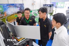 Các giải pháp công nghệ số được giới thiệu, phục vụ nhu cầu quản lý, điều hành và phát triển kinh tế-xã hội tại Tây Ninh. (Ảnh: Giang Phương/TTXVN)