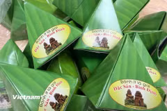 Bánh ít lá gai. (Ảnh: Thanh Bình/Vietnam+)