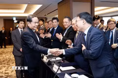Chủ tịch Quốc hội Trần Thanh Mẫn gặp gỡ những người bạn Hàn Quốc. (Ảnh: Doãn Tấn/TTXVN)