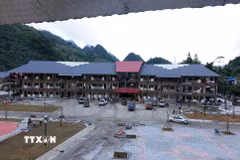 Trường phổ thông nội trú Tiểu học và Trung học Cơ sở Mường Khương có vốn đầu tư 255 tỷ đồng, đáp ứng chỗ học cho 980 học sinh vùng biên giới chuẩn bị khánh thành và đưa vào sử dụng trong năm học mới 2026-2027. (Ảnh: Trần Việt/TTXVN)