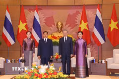 Tổng Bí thư, Chủ tịch nước Tô Lâm và Phu nhân cùng Nhà vua Thái Lan Maha Vajiralongkorn Phra Vajiraklaochaoyuhua và Hoàng hậu chụp ảnh chung. (Ảnh: Văn Điệp/TTXVN)