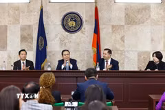 Chủ tịch Quốc hội Trần Thanh Mẫn và Phu nhân thăm Đại học Tổng hợp Quốc gia Yerevan. (Ảnh: Doãn Tấn/TTXVN)