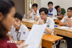 Hai trường Trung học phổ thông chuyên Nguyễn Trãi và chuyên Trần Phú tiếp tục thực hiện phương thức thi tuyển vào lớp 10, với các môn chuyên gồm toán, tin học, vật lý, hóa học, sinh học, ngữ văn, lịch sử, địa lý và các môn ngoại ngữ. (Ảnh minh họa: Thanh Tùng/ TTXVN)