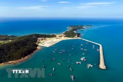 Huyện đảo Cô Tô nhìn từ trên cao. (Ảnh: TTXVN phát)