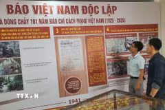 Các đại biểu đến dự tọa đàm “Báo Việt Nam Độc lập và dòng chảy 101 năm Báo chí cách mạng Việt Nam" và tìm hiểu về Báo Việt Nam Độc lập sáng 15/6/2026 tại Hà Nội. (Ảnh: Nguyễn Trọng Lịch/TTXVN)