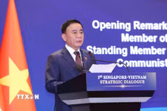 Đồng chí Trần Cẩm Tú, Ủy viên Bộ Chính trị, Thường trực Ban Bí thư phát biểu tại Đối thoại Chiến lược Việt Nam-Singapore lần thứ nhất giữa Đảng Cộng sản Việt Nam và Đảng Hành động Nhân dân Singapore. (Ảnh: Phương Hoa/TTXVN)