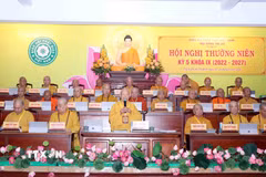 Các chư Tôn đức giáo phẩm lãnh đạo Hội đồng Chứng minh, Hội đồng Trị sự Giáo hội Phật giáo Việt Nam dự Hội nghị. (Ảnh: Xuân Khu/TTXVN)