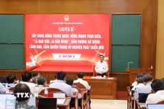 Đồng chí Trần Cẩm Tú, Ủy viên Bộ Chính trị, Thường trực Ban Bí thư truyền đạt Chuyên đề “Xây dựng Đảng trong sạch, vững mạnh toàn diện, “Là đạo đức, là văn minh” đảm đương sứ mệnh lãnh đạo, cầm quyền trong Kỷ nguyên phát triển mới” với các học viên Lớp bồi dưỡng, cập nhật kiến thức đối với Ủy viên Ban Chấp hành Trung ương Đảng khóa XIV (Lớp thứ nhất). (Ảnh: Phương Hoa/TTXVN)