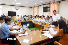 Lãnh đạo tỉnh Lạng Sơn làm việc với các đơn vị y tế của tỉnh. (Ảnh: Tiến Vĩnh/TTXVN)