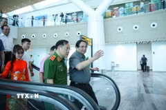 Thủ tướng Phạm Minh Chính thăm công trình Nhà ga T3 Cảng hàng không quốc tế Tân Sơn Nhất, Thành phố Hồ Chí Minh. (Ảnh: Dương Giang/TTXVN)