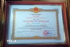 Chủ tịch nước Tô Lâm ký Quyết định số 1507/QĐ-CTN truy tặng Huân chương Dũng cảm Trung tá Trần Văn Tùng. (Ảnh: Nguyễn Công Hải/TTXVN)