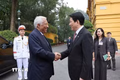 Chủ tịch nước Lương Cường đón Chủ tịch Hội đồng châu Âu António Costa. (Ảnh: Lâm Khánh/TTXVN)