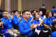 Các đại biểu thanh niên tham gia đối thoại với Thủ tướng Chính phủ. (Ảnh: Dương Giang/TTXVN)
