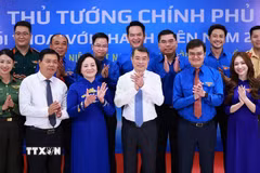 Thủ tướng Lê Minh Hưng và các đại biểu tham dự đối thoại với thanh niên năm 2026. (Ảnh: Dương Giang/ TTXVN)