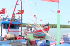 Áp thấp nhiệt đới gần Biển Đông mạnh lên thành bão, gió giật cấp 10