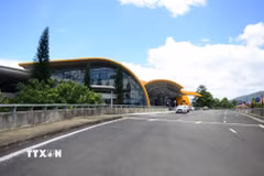 Phía trước nhà ga hành khách của Sân bay Liên Khương đã hoàn thành chỉnh trang. (Ảnh: Nguyễn Dũng/TTXVN)