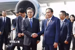 Đại biểu Trung Quốc tiễn Chủ tịch Quốc hội Trần Thanh Mẫn tại Sân bay quốc tế Hàm Dương, thành phố Tây An, tỉnh Thiểm Tây. (Ảnh: Doãn Tấn/TTXVN)