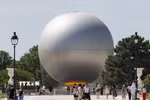 Trời nắng nóng gay gắt tại Paris, Pháp. (Ảnh: THX/TTXVN)
