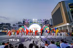 Từ âm nhạc, múa đến trang phục truyền thống, lễ hội trở thành điểm gặp gỡ của các nền văn hóa, cùng lan tỏa thông điệp về tình hữu nghị, hòa bình và phát triển bền vững. (Ảnh: Khánh Hòa/TTXVN)